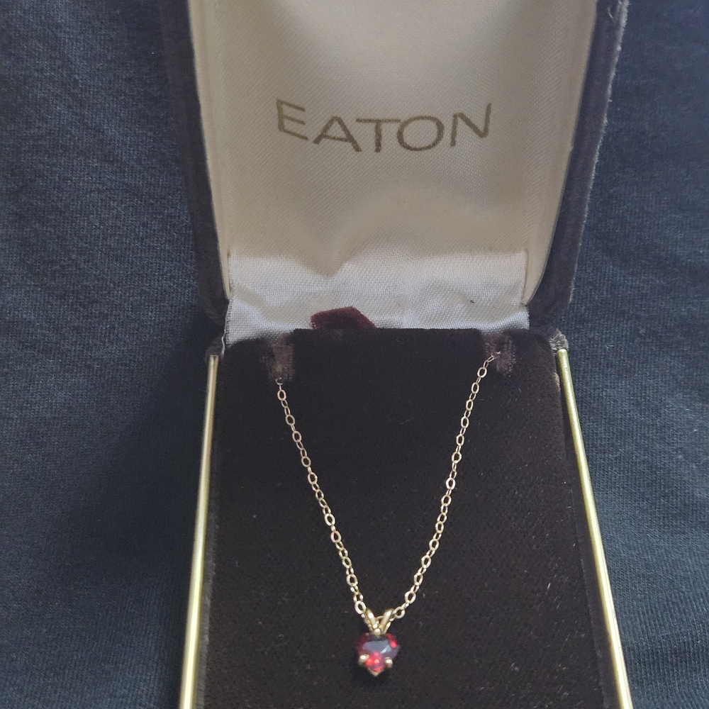 VINTAGE 14k Gold Necklace with Heart Shape Ruby Pendant